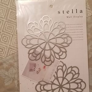 Stella flower wall mount photo holder